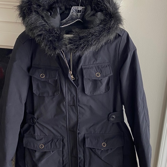 Banana Republic Jackets & Blazers - Banana Republic winter jacket with fur lined hood